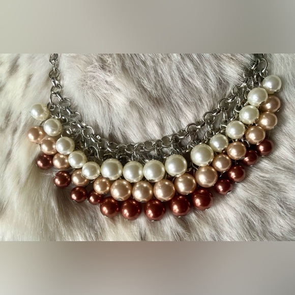 Paparazzi matching earrings and necklace set - Picture 2 of 3